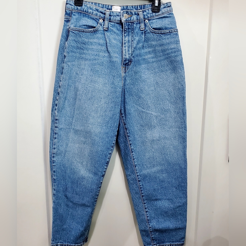 A new day straight leg high rise jeans Size 10/30 regular blue light washed